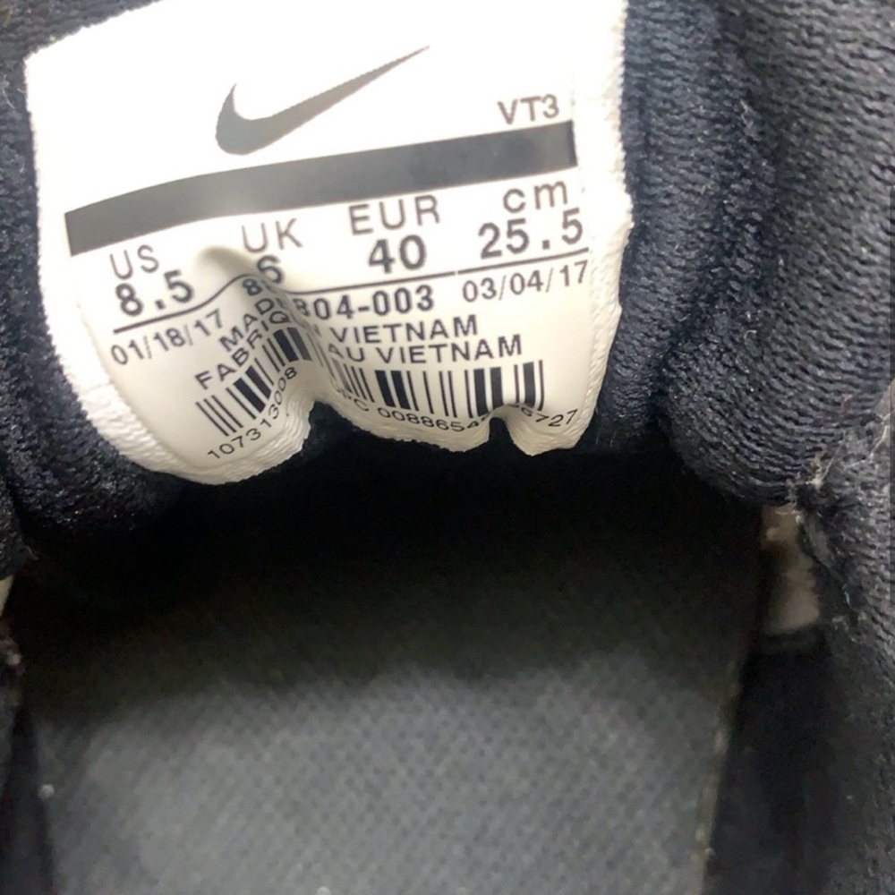 Nike Women’s Experience Rn Black and Gold Running Shoes - Picture 4 of 5